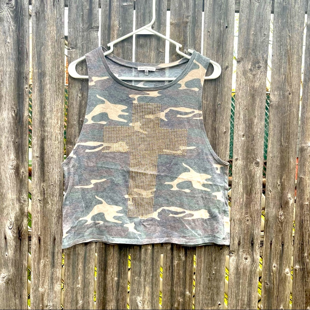 🎉4 FOR $20🎉 Camo Studded Cross Crop Top